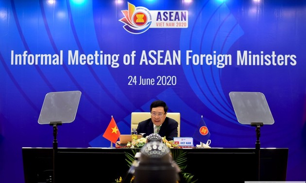 Vietnam melakukan kerjasama secara erat dengan para anggota ASEAN untuk mendorong target-target bersama