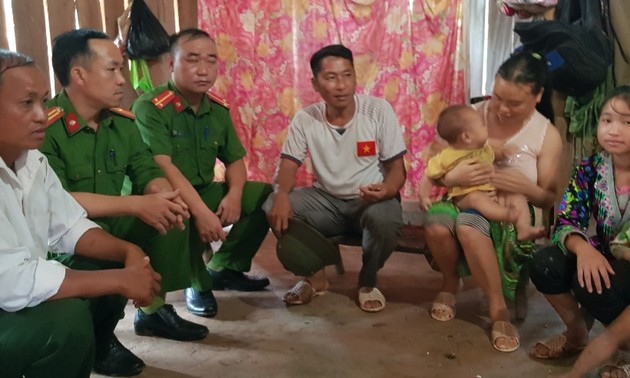 Kabupaten Muong Nhe Memikirkan Tugas Pengembangan Partai