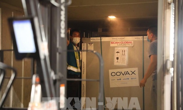 Lebih dari 811.00 Dosis Vaksin Covid-19 Produksi COVAX telah Tiba di Vietnam
