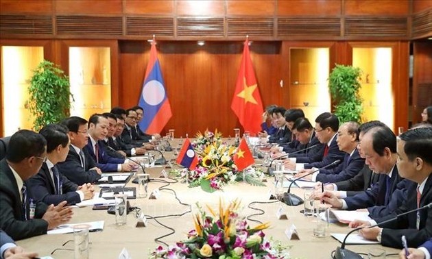 Kunjungan Presiden Nguyen Xuan Phuc Berikan Sumbangsih Penting Bawakan Hubungan Persahabatan Vietnam-Laos yang Besar, Bersolidaritas Istimewa Menjadi Lebih Intensif