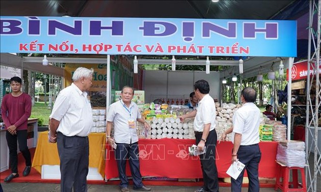 Pembukaan Pameran Dagang dan Pengenalan Produk OCOP di Daerah Pengunungan Tay Nguyen - Gia Lai