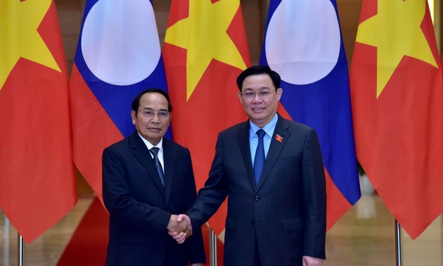 Ketua MN Vuong Dinh Hue Terima Wapres Laos