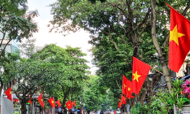 Kota Hanoi Penuh Dengan Bendera dan Bunga Untuk Merayakan Hari Nasional 2 September      