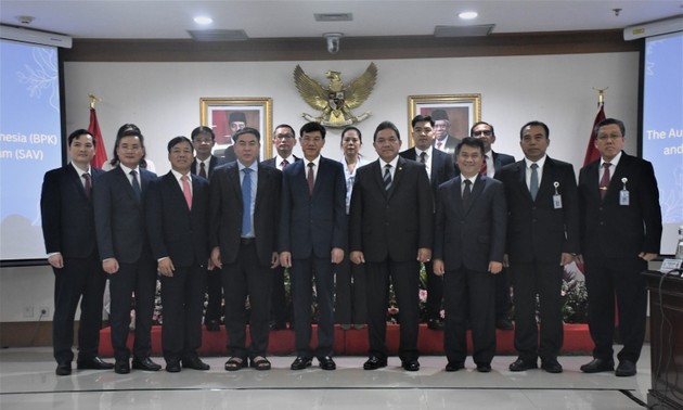 Badan Pemeriksa Keuangan Vietnam dan Indonesia Berbagi Pengalaman dalam Menangani COVID-19 dan Berjuang Mencegah dan Memberantas Korupsi