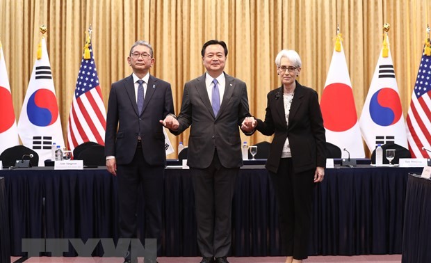 Pejabat AS, Jepang, dan Republik Korea Berencana Membahas Persoalan tentang RDRK