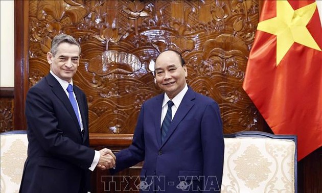 Presiden Nguyen Xuan Phuc Terima Dubes Chili yang berpamitan