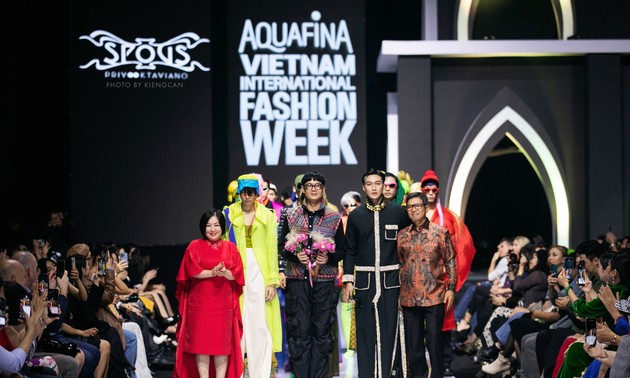 Priyo Oktaviano – Orang Ceritakan Kisah Fesyen Internasional dengan Budaya Bangsa Indonesia