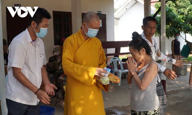 Komunitas Vietnam di Laos Menjaga Tradisi “Cinta pada Sesama Seperti Cinta pada Diri Sendiri“