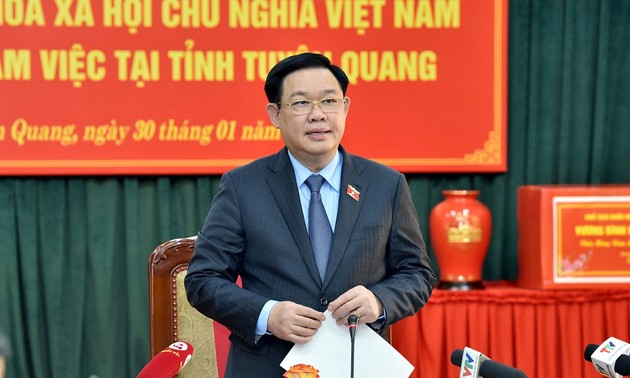 Ketua MN Vuong Dinh Hue: Bawa Provinsi Tuyen Quang Jadi Provinsi Berkembang yang Cukup Komprehensif dan Berkelanjutan di Daerah Pegunungan Utara