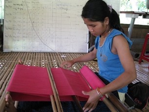 Die Frauen der Co Tu bewahren ihren traditionellen Beruf