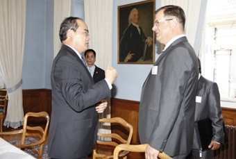Vize-Premierminister Nguyen Thien Nhan besucht die Schweiz