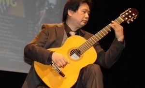 Dang Ngoc Long, ein in Deutschland bekannter vietnamesischer Gitarrist 