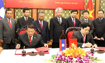 Armeechefs Vietnams und Laos unterzeichnen Vereinbarung zur Zusammenarbeit