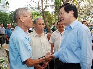 Staatspräsident Truong Tan Sang trifft Wähler in Ho Chi Minh Stadt