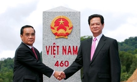 Vietnam und Laos vollenden Grenzsteinaufstellung zwischen beiden Ländern