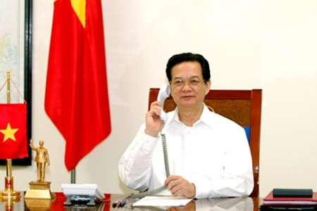 Premier Nguyen Tan Dung führt Telefonat mit Japans Ministerpräsident Shinzo Abe