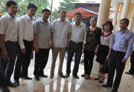Politbüromitglied To Huy Rua trifft Wähler in Bac Ninh