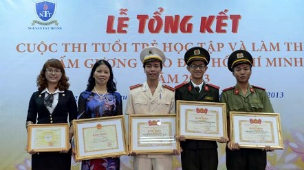 Preisverleihung des Wettbewerbs “Jugendliche lernen und arbeiten nach dem Vorbild Ho Chi Minhs”