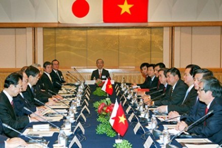 Premier Nguyen Tan Dung führt Dialog mit japanischen Unternehmer