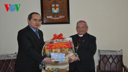 Vorsitzender der Vaterländischen Front Vietnams beglückwünscht Erzbischof Hanoi zum Tetfest