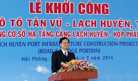 Premier Nguyen Tan Dung start den Bau  der größten Brücke über einen See in Vietnam