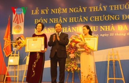Verleihung des Unabhängigkeitsorden zweiter Klasse an das Krankenhaus C in Da Nang