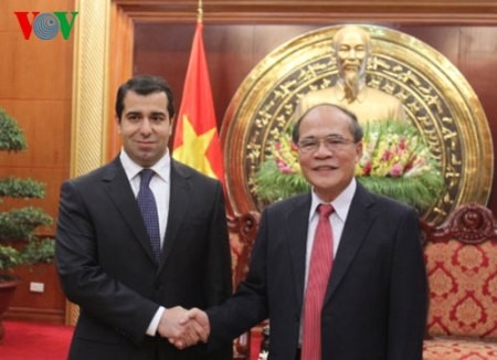 Parlamentspräsident Nguyen Sinh Hung empfängt in Hanoi den Botschafter Aserbaidschans 