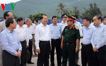 Vize-Premierminister Vu Van Ninh besucht Fischereiaufsichtskraft und Seepolizei in Da Nang