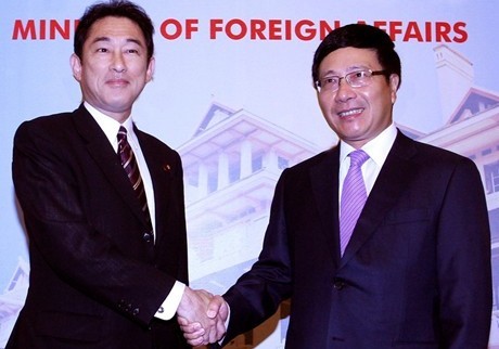 Vize-Premierminister, Außenminister Pham Binh Minh führt Gespräche mit Japans Außenminister