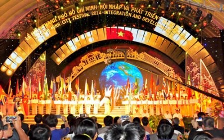 Eröffnung des Festes “Ho Chi Minh Stadt – Eingliederung und Entwicklung”