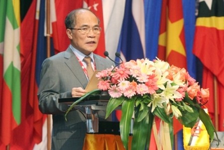 Austausch von Erfahrungen zwischen Parlamenten Vietnams und Laos