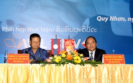 Konferenz über Wirtschaftszusammenarbeit zwischen Provinzen Vietnams und Laos