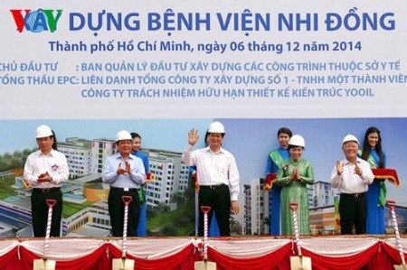 Premierminister Nguyen Tan Dung fordert den Bau mehrerer moderner Krankenhäuser in Ho Chi Minh Stadt