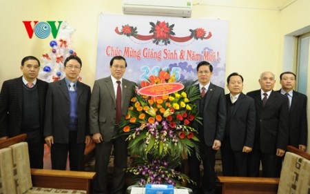 Vertreter der Vaterländischen Front beglückwünscht protestantische Gemeinde Vietnam