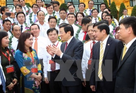 Staatspräsident Truong Tan Sang trifft herausragende Arbeiter der Erdölbranche