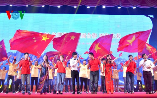 Aktivitäten im Rahmen des “Roten Tourismus – Nach dem Fußabdruck des Präsidenten Ho Chi Minh”