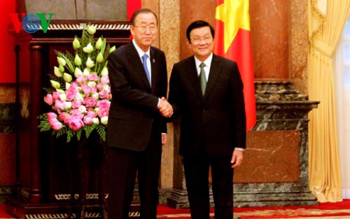 Staatspräsident Truong Tan Sang führt Gespräch mit dem UN-Generalsekretär