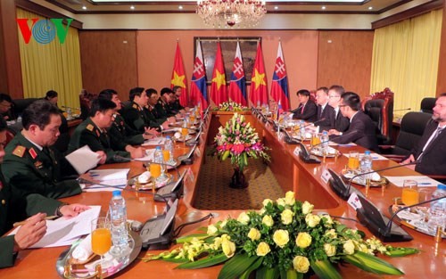 Vietnam und Slowakei vertärken Zusammenarbeit im Verteidigungsbereich