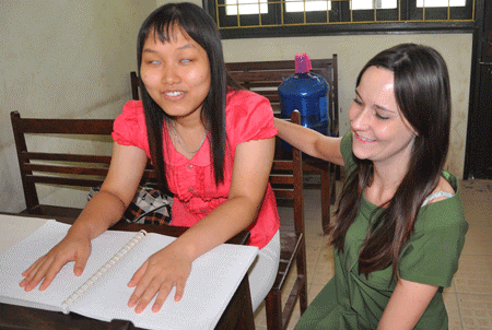 Verstärkte Zusammenarbeit zwischen dem vietnamesischen Blindenverband und Nichtregierungsorganisatio