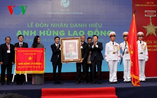 Staatspräsident verleiht Titel "Held der Arbeit" an Pasteur-Institut von Ho Chi Minh Stadt