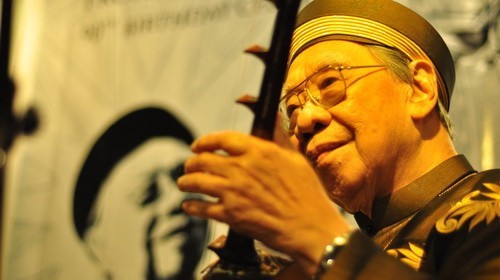 Professor Tran Van Khe und seine Liebe zur traditionellen Musik