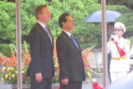 Gespräch zwischen Premierminister Nguyen Tan Dung und Großbritanniens Premierminister David Cameron