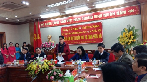 Vize-Parlamentspräsidentin Nguyen Thi Kim Ngan besucht Kreis Phuc Tho bei Hanoi vor Ort