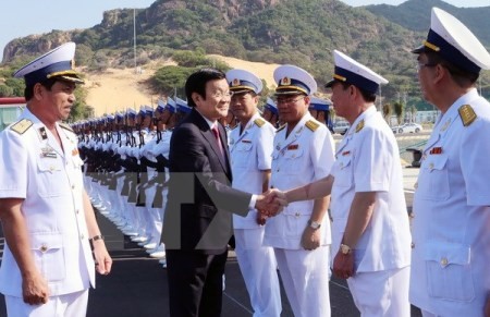 Staatspräsident Truong Tan Sang nimmt an der Einweihung des internationalen Hafens Cam Ranh teil