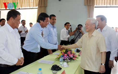KPV-Generalsekretär Nguyen Phu Trong besucht die Gemeinde Duc Hoa Dong der Provinz Long An