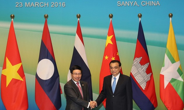 Vize-Premierminister Pham Binh Minh trifft Chinas Premierminister Li Keqiang