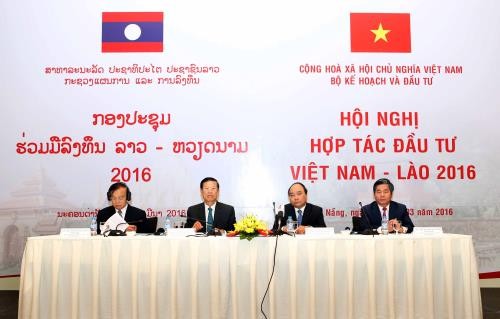 Konferenz über Investitionszusammenarbeit zwischen Vietnam und Laos