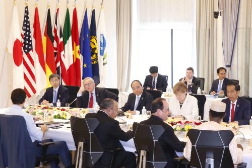Premierminister Nguyen Xuan Phuc hält Rede beim erweiterten G7-Gipfel