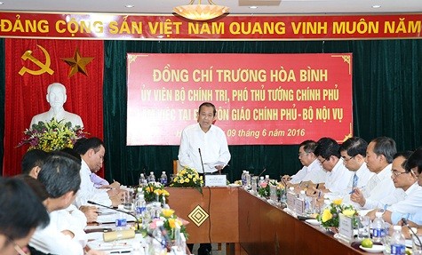 Arbeitstreffen zwischen Vize-Premierminister Truong Hoa Binh und Religionskommission 