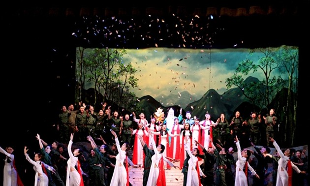 Oper „Rote Blätter“ - eine harmonische Kombination zwischen klassischer und folkloristischer Musik